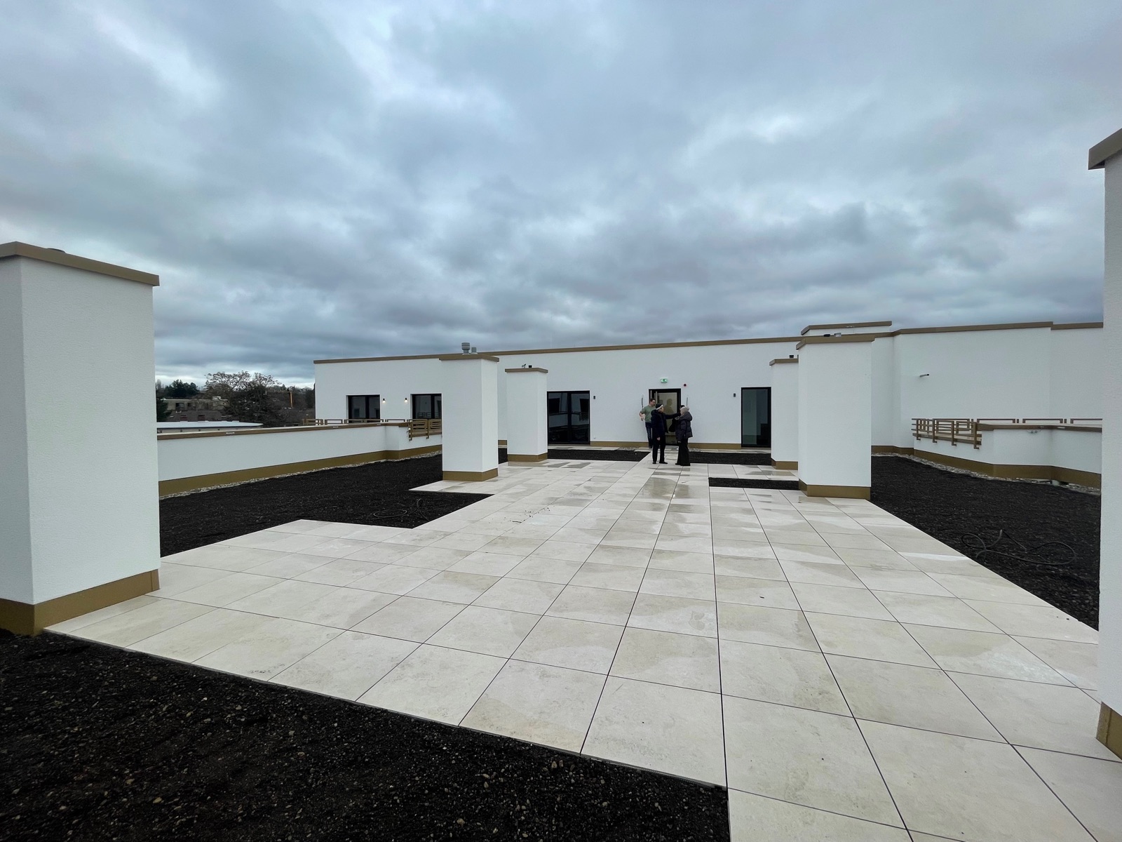 Dachterrasse — großzügige Terrassenfläche